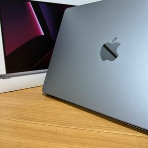 「安心安全 Apple Care＋3年付き！」2023 M2チップ搭載 MacBook Peo14インチ充放電3回
