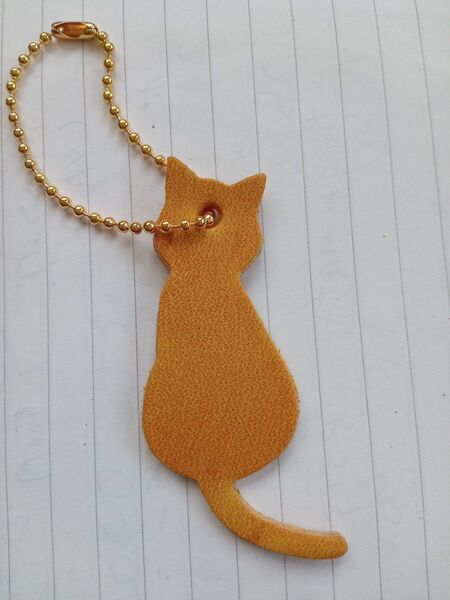 革のチャーム 猫型 イエロー Texas キーホルダー