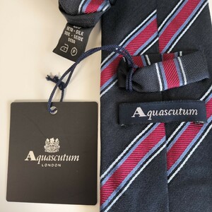 アクアスキュータム（Aquascutum）紺赤青ストライプネクタイ新品　未使用　タグ付き