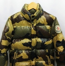 モンクレール MONCLER EVEREST BEAMS 別注 エベレスト ダウンジャケット 迷彩 カモフラ デカワッペン カーキ系 0 XSサイズ相当_画像3