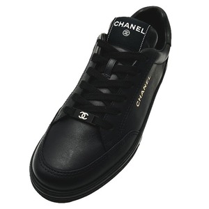 極美品 23aw シャネル CHANEL レザー スニーカー ローカット シューズ CC ココマーク プレート ロゴ 靴 G45085 サイズ39 ブラック 黒 メン