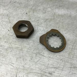 D45-13 ヤマハ SR400 1JR フロントスプロケ ナット 金具 純正部品