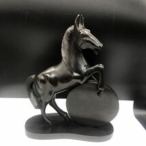 馬の置物　木製 木彫り オブジェ インテリア 縁起物 風水　跳ね馬　床置物　アンティーク　H6_画像1