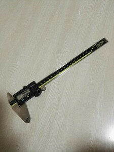 2034 送料230円　ミツトヨ デジタルノギス 200mm 