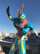 海洋堂　イナズマン　ソフビ製キット彩色済み完成品　中古　イナズマンF（フラッシュ）　イナズマン50周年_画像4