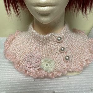 ハンドメイド　お花のモチーフ取り外し可能　ネックウォーマー　ピンク　モヘア　暖かく柔らかい