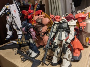 MG　完成品　ジャンク　ガンプラ　νガンダム　サザビー　シャア専用ザク　サイサリス　黒い三連星ザクⅠ　等