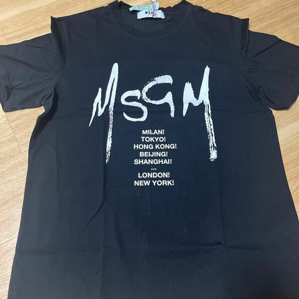 Tシャツ ブラック 半袖　MSGM クリーニング