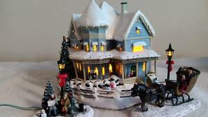 絶版 トーマスキンケード クリスマス ビクトリアンハウス ライトアップ ジオラマ 模型 ミニチュア洋風置物雪だるまツリー フィギュア付