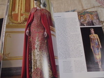 洋書The Dress　ファッションを変えた100のドレス　ビクトリア朝のクリノリンからヴィヴィアンウエストウッドのミニクリニまで_画像2