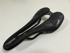 SELLE ITALIA(セライタリア) SLR BOOST SUPERFLOW S3 長さ(248mm) x 幅(130mm) 実重量:220g