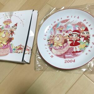 不二家　ペコちゃん&ポコちゃん　お皿　飾り皿　未使用品　新品　プレート　2004年クリスマスプレート　 　　　　　a45