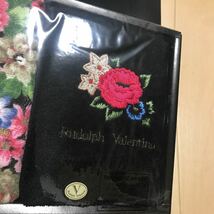 箱無しの場合はゆうパケット　未使用　保管品Rudolph Valentino ２枚セット　花柄　ハンドタオル　タオルセット　　a45 い_画像3