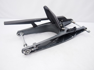 KTM Duke 390 оригинальный качающийся рычаг Swing Arm. вал др. есть 14-16 год 90104030033 печать 