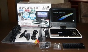 VERSOS　GIGA DRIVE 7インチワンセグポータブルDVDプレーヤー　VS-GD711W　 ☆美品☆