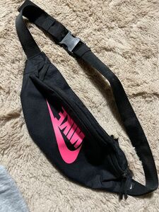 NIKE ボディバッグ