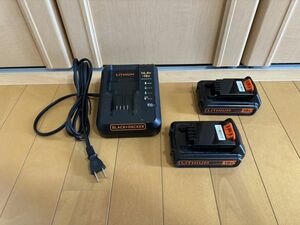 ブラックアンドデッカー/Black+Decker 充電器・バッテリー2個セット+ハンディクリーナー