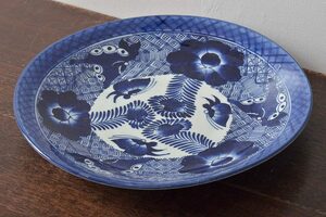 R-043065　アンティーク雑貨　明治期　伊万里焼　ベロ藍　花蝶図染付　一尺一寸大皿(R-043065)