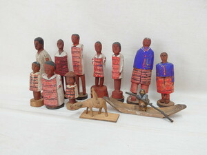 R-073370　台湾？　霧社　蕃童作品　木彫り人形など12体セット(アイヌ、木製、人物、動物、船、舟、置物)(R-073370)