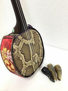 沖縄三味線　琉球　蛇皮　伝統楽器　和楽器　全長：約77㎝　爪3本付き　豪華セット　＃14000