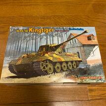 ドラゴン サイバーホビーWW.II ドイツ軍 戦車 キングタイガー ヘンシェル砲塔 最後期型 w/輸送用履帯 （1/35スケール CH6209）_画像1