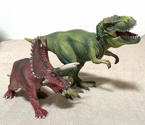 schleich 恐竜 フィギュア ティラノサウルス　ペンタケラトプス　中古品　2種