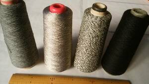 編み糸　4本で　ひき揃え用の細い毛糸(3)ラメ糸(1)