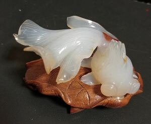 中国 瑪瑙 細工 金魚 彫 置物 唐木台