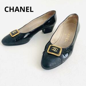 1スタ　CHANEL　シャネル　ローヒールパンプス　エナメル　ビンテージ　ロゴ金具　イタリア製　22.5cm 黒　ココマーク　ゴールド