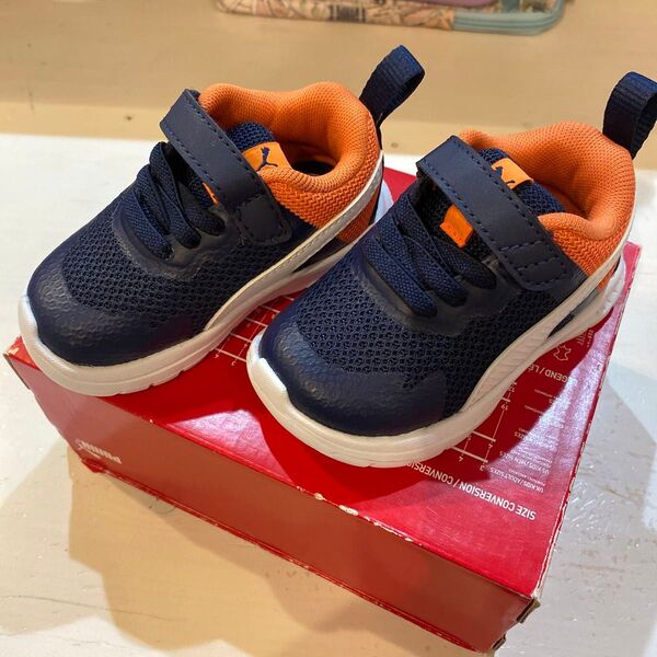 プーマ PUMA ジュニア 子供靴 スニーカー 12㎝ ゴム紐マジック 箱破損