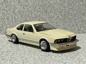 ジャンク or 部品取り！1/24　BMW　完成品　二枚　旧車　ドイツ車　昭和レトロ　メッシュホイール　丸目　左ハンドル　