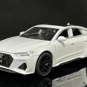 Audi RS 7 Sportback 1/32 ミニカー ホワイト H160