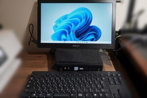 モバイル液晶モニタ ASUS MB169B+ / 15.6インチフルHD IPS