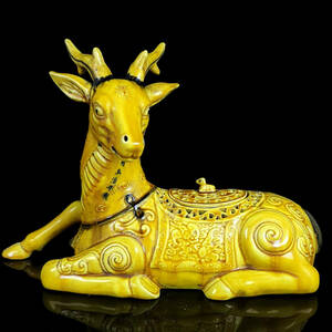 ▽鴻▽ 明 弘治年製款 黄釉 鹿熏香炉 古陶瓷品 置物 古賞物 中国古玩 中国古美術