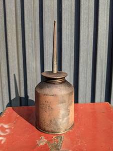 USA Vintage oil can oil difference . vessel simple color & form .. valuable . one goods 