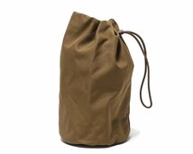 定価6.7万 極美品 THE ROW ザロウ SPORTY POUCH スポーティポーチ W1336 ドローストリング バッグ ナイロン×レザー TAUPE_画像4