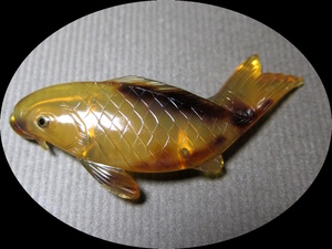 鼈甲製　鯉　彫刻　帯留め　着物　帯飾り　レトロ　大振り　6.5ｃｍ　魚型　和装小物