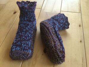 紫と水色 　あったか ハンドメイド 手編み ルームシューズ 靴下 23〜25cm 送料190円