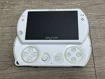 ☆ PSP ☆ PSP go PSP-Ｎ1000 ホワイト 動作品 状態良好 本体 アダプター プレイステーションポータブル Playstation Portable 6096_画像3