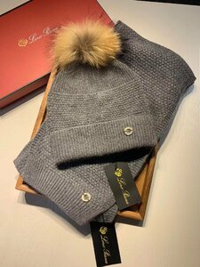 Loro Piana ロロピアーナ　マフラー＋帽子セット タヌキの毛のポンポン ポンポン取付可能　ダークグレー