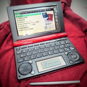 Q11【動作品】CASIO 電子辞書 EX-word DATAPLUS6 XD-B6000 レッド カシオ エクスワード データプラス タッチパネル手書き入力 音声出力 OK