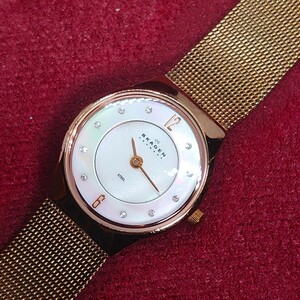 Q95【電池交換済】SKAGEN DENMARK 233XSRR レディース腕時計 スカーゲン デンマーク ゴールド×シェル/パール文字盤 2針アナログ ウォッチ