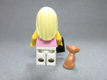 LEGO★66 正規品 トレンドセッター ミニフィグシリーズ10 同梱可能 レゴ minifigures series ミニフィギュア シリーズ 女の子 チワワ 犬_画像2