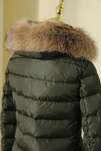 新品新作女性暖かいコート90％ダウンジャケットラクーンファーコート緑M_画像2