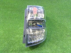 ヴェルファイア ANH20W 右テールランプ 右テールライト コイトー 58-29 センターパネル欠品 中古