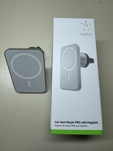 【美品】【AppleStore購入品】Belkin Magnetic Car Vent Mount PRO with MagSafe エアコン吹き出し口　車載ホルダー