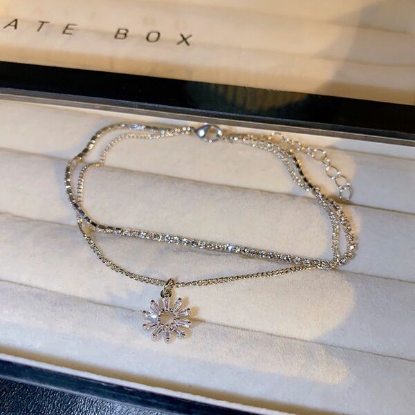 ブレスレット　銀色　花　調整可能　箱付き　ダイヤモンド　レディース　おしゃれ　可愛い　ハンドメイド