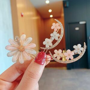 【残り一点】4点セット　ヘアピン　ヘアクリップ　パール　ピン　ビジュー　可愛い　花　髪飾り