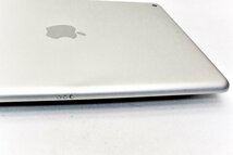 [ジャンク] Wi-Fiモデル Apple iPad8 Wi-Fi 128GB シルバー MYLE2J/A[本体凹み・曲がり][9463]_画像4
