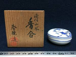 *[ excellent article .]* new goods blue and white ceramics landscape pattern pattern old blue and white ceramics incense case spring . work Zaimei cover thing era . box old . roasting thing ceramics made circle shape tea utensils . tool censer day genuine article rare article 